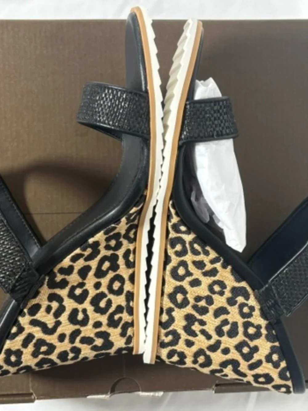 NEW IN BOX-NEVER WORN! Linea Paolo Wedge Sandals / SIZE 8